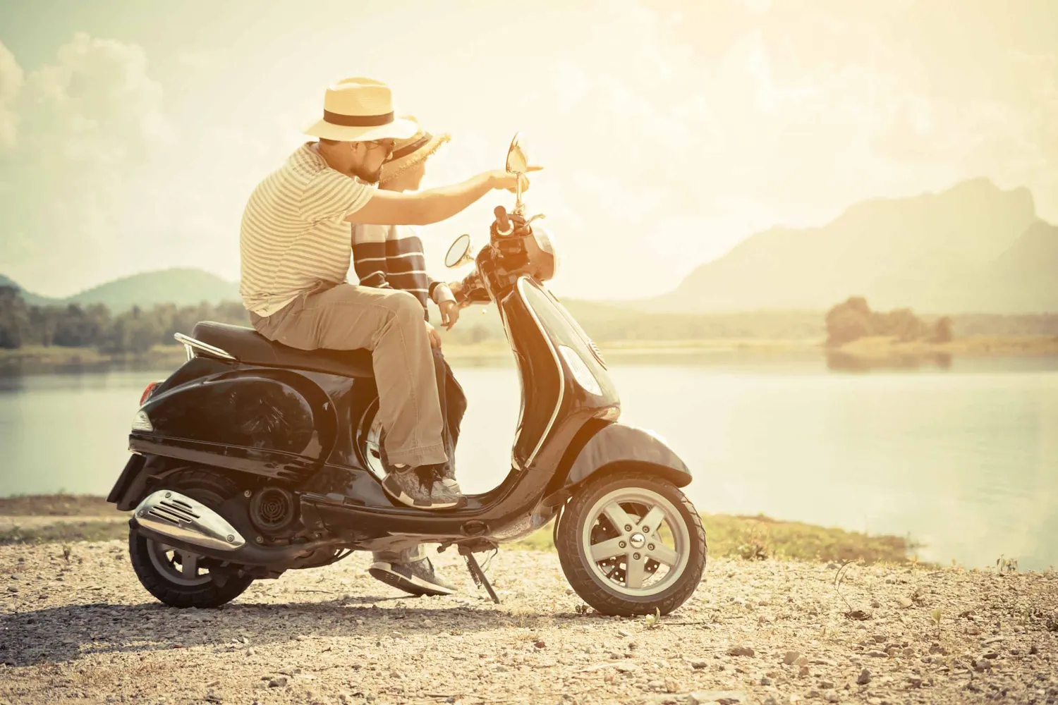 Giovane su uno scooter — Esame teoria ciclomotore categoria M