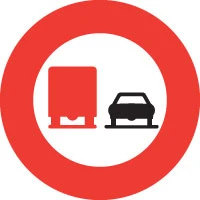 Überholen für Lastwagen verboten